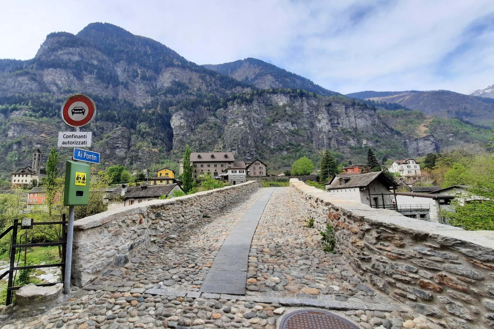 Lumière et vin au bout du tunnel du Gothard dans la vallée de la Léventine